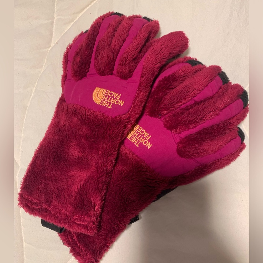 The North Face Women’s XS Magenta Fuzzy Glove